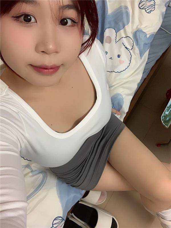 美乳红豆小妹