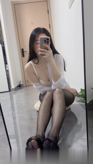 制服多多的温柔少妇